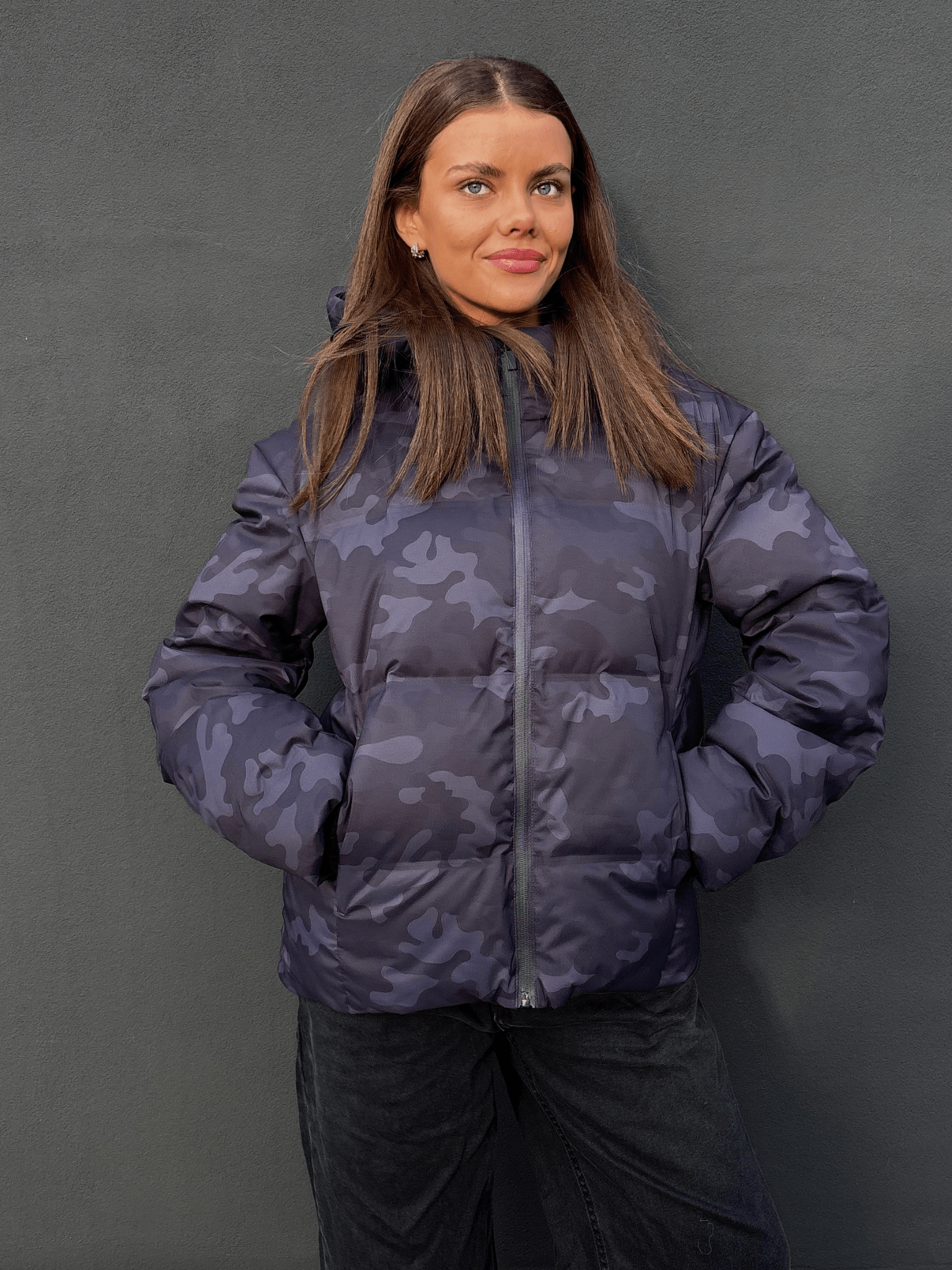 ISA DAUNENJACKE - SCHWARZES CAMOUFLAGE