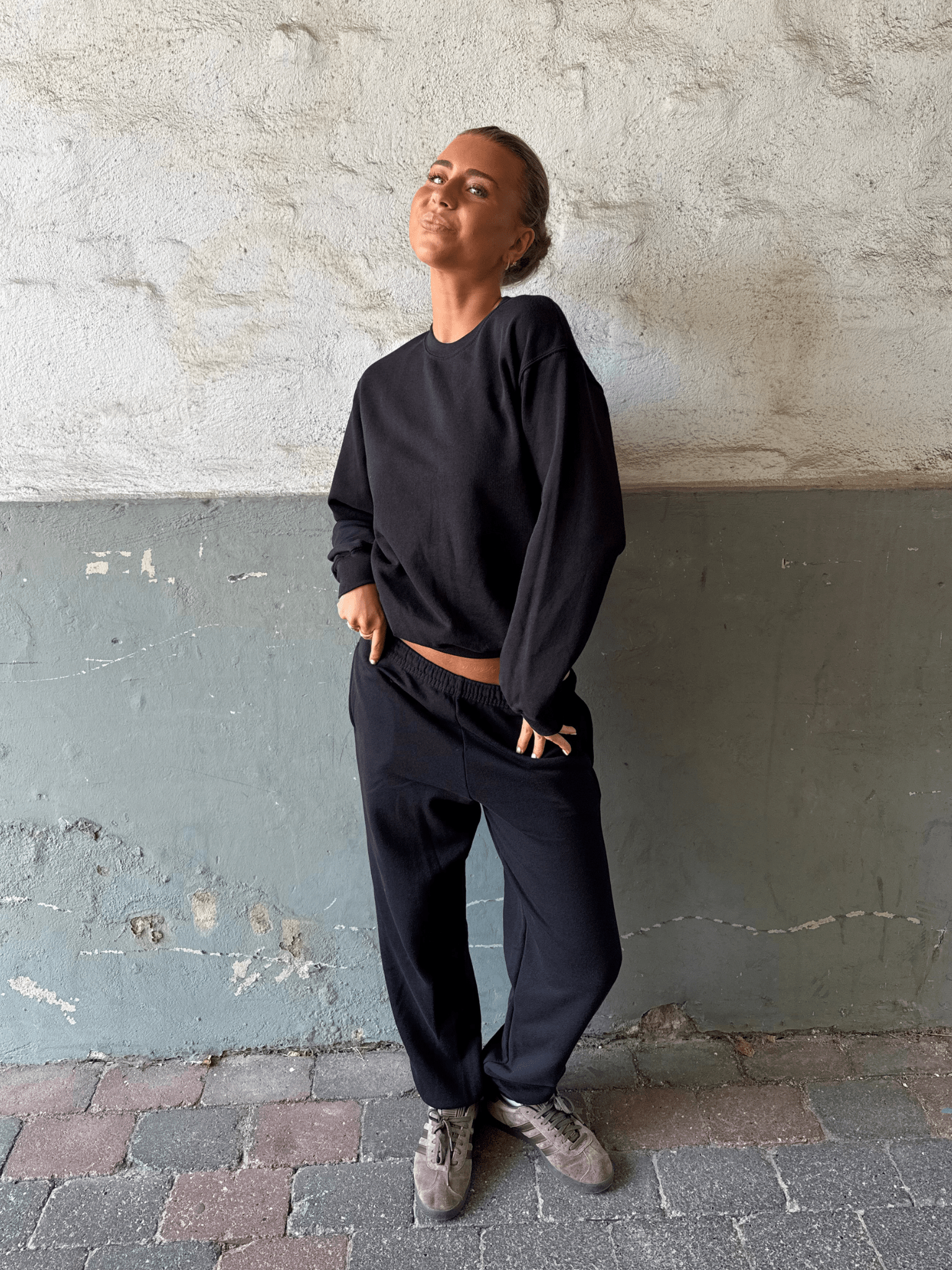 FRUCHT-SWEATSHIRT - SCHWARZ