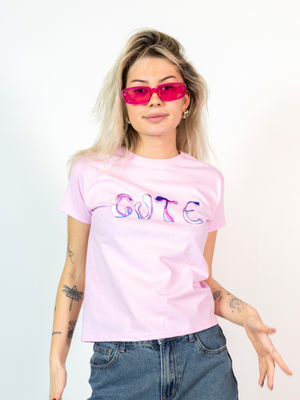 CUTE, BABY TEE - LYSERØD