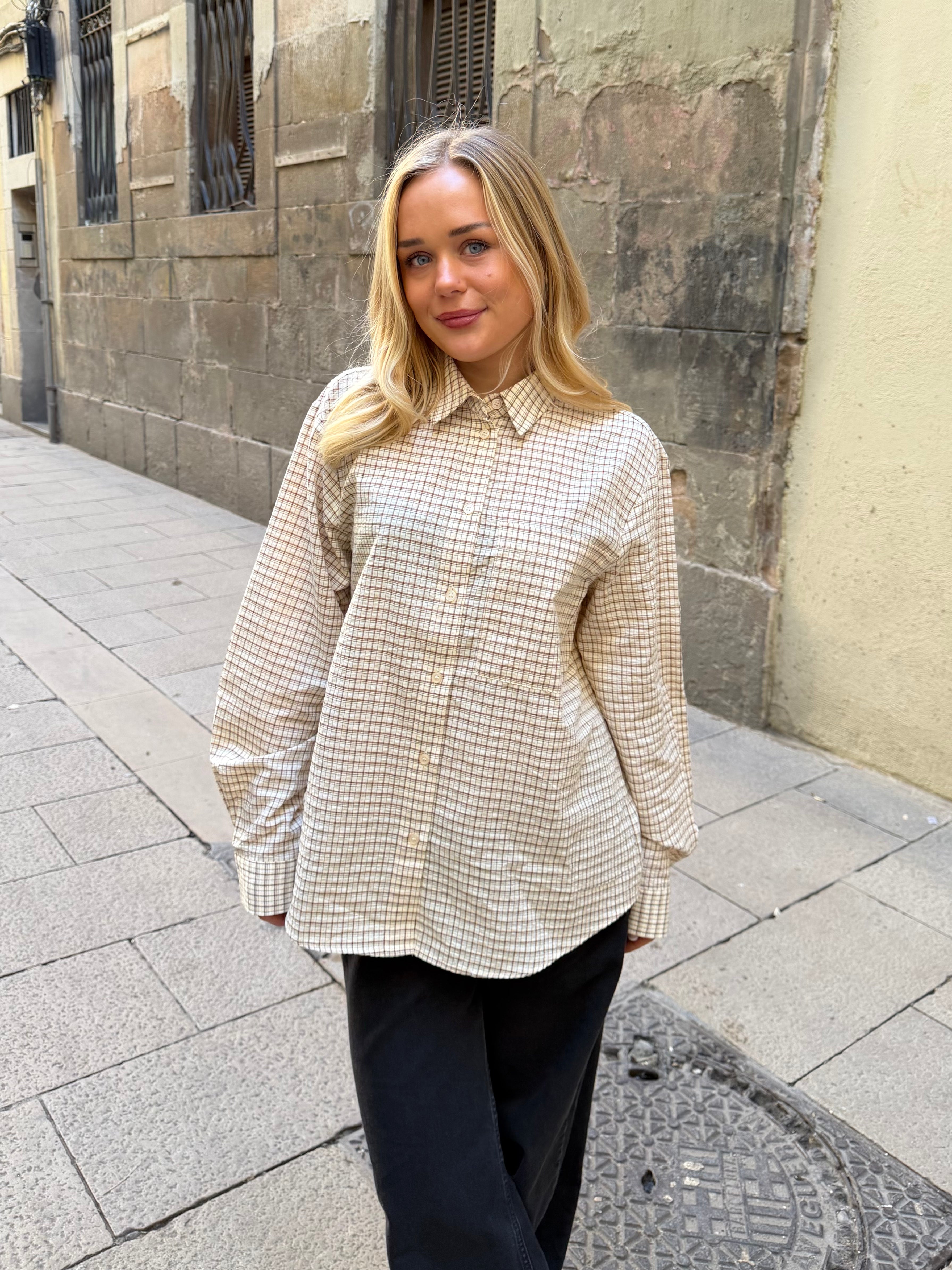NEO BOXFIT SHIRT - SAND/BROWN CHECK