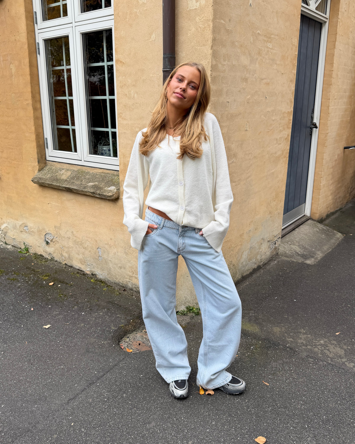 ESTHER JEANS - BRIGHT BLUE - Dinvintageshop