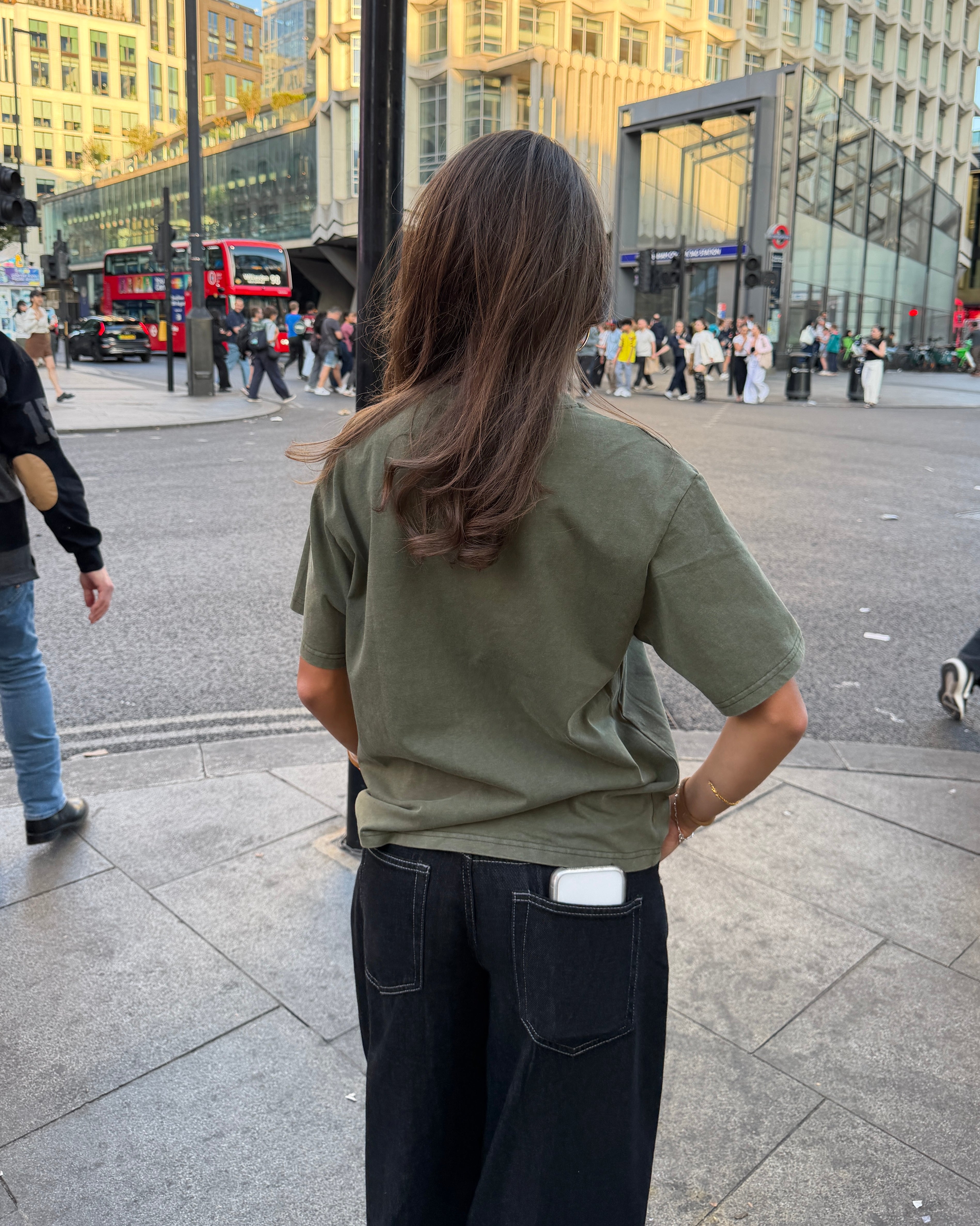 DUA TEE KORTÆRMET - OLIVE
