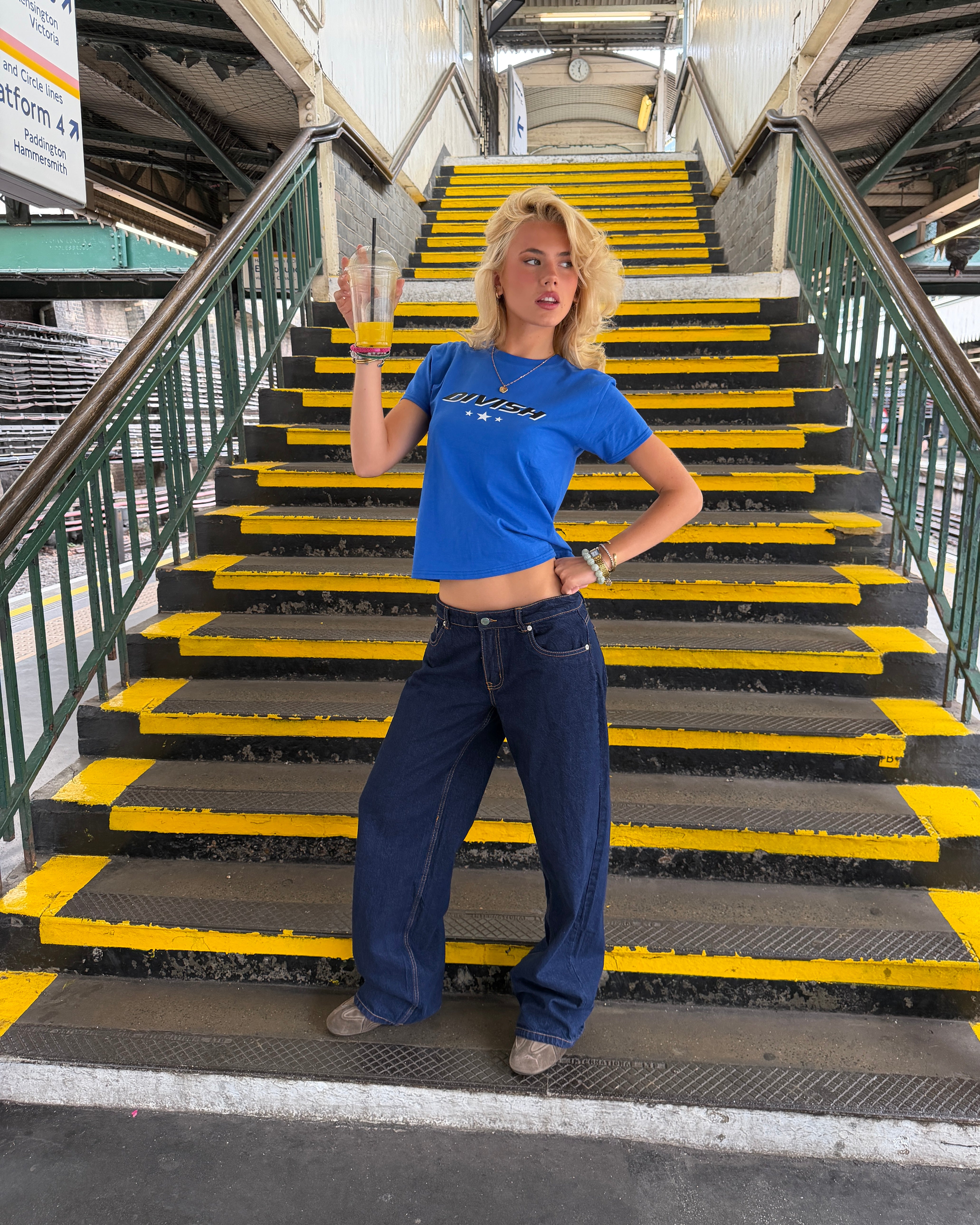 BLAUES BABY-TEE MIT GETRÄNKE-AUFKARTE - MARINEBLAU