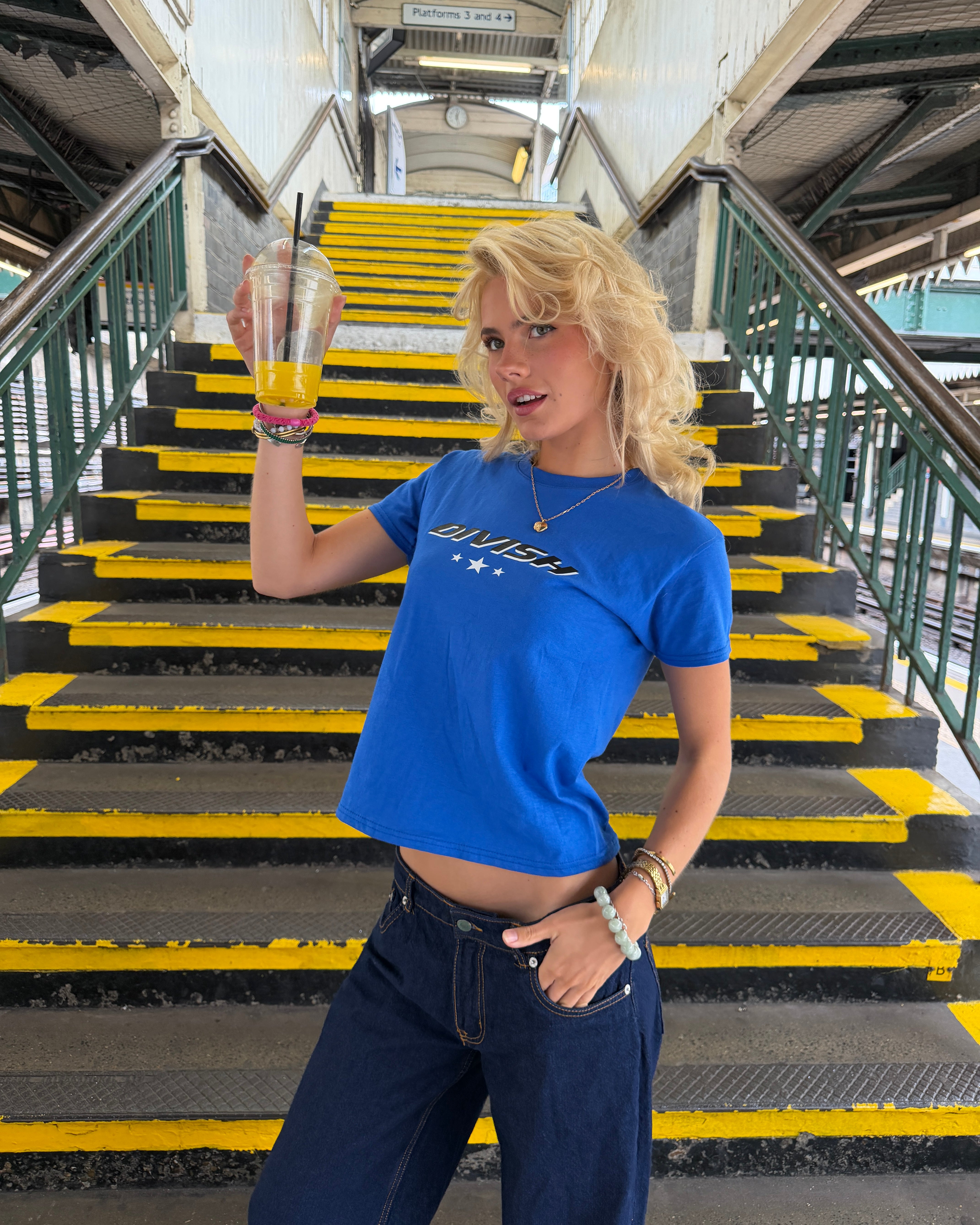 BLAUES BABY-TEE MIT GETRÄNKE-AUFKARTE - MARINEBLAU