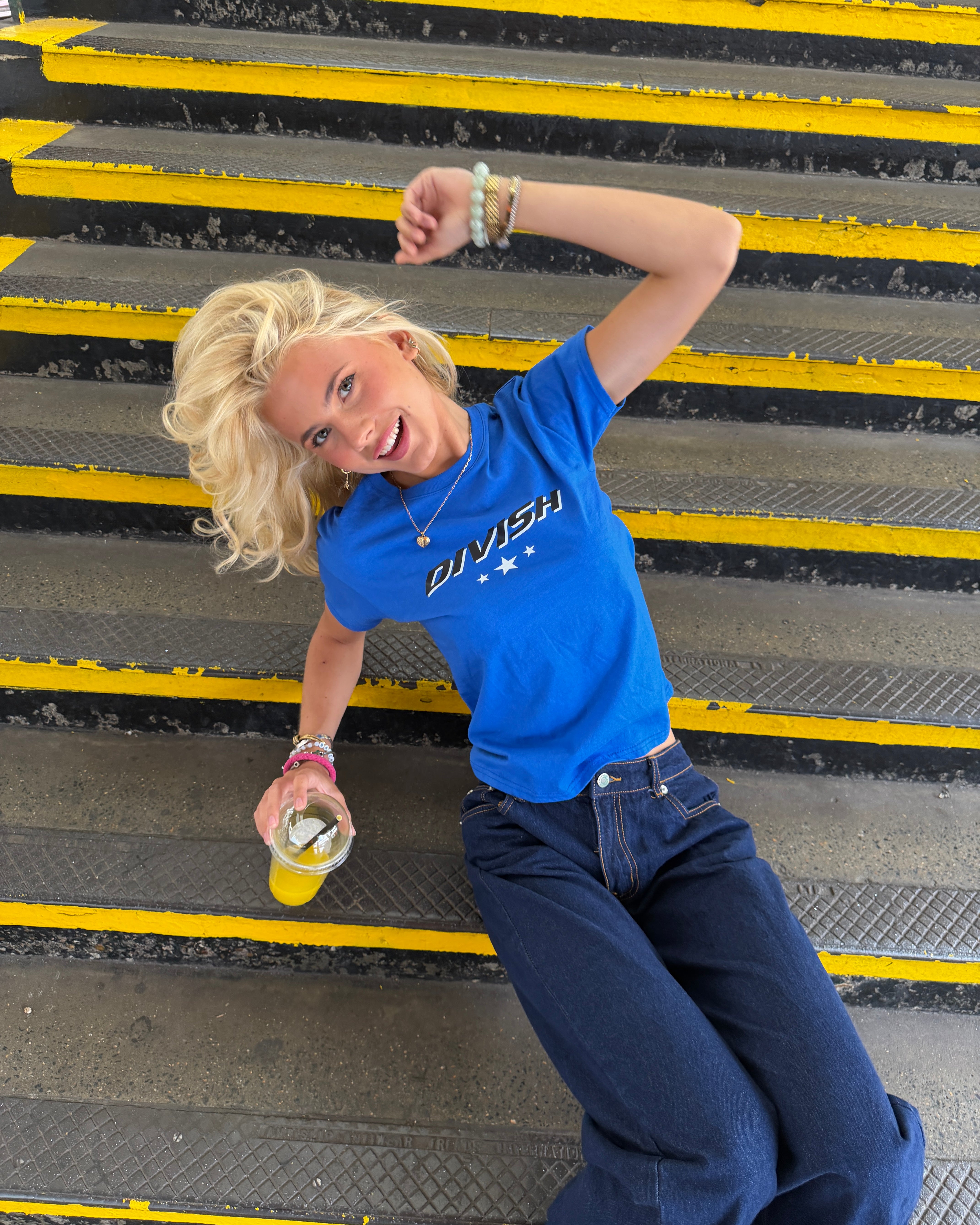 BLAUES BABY-TEE MIT GETRÄNKE-AUFKARTE - MARINEBLAU