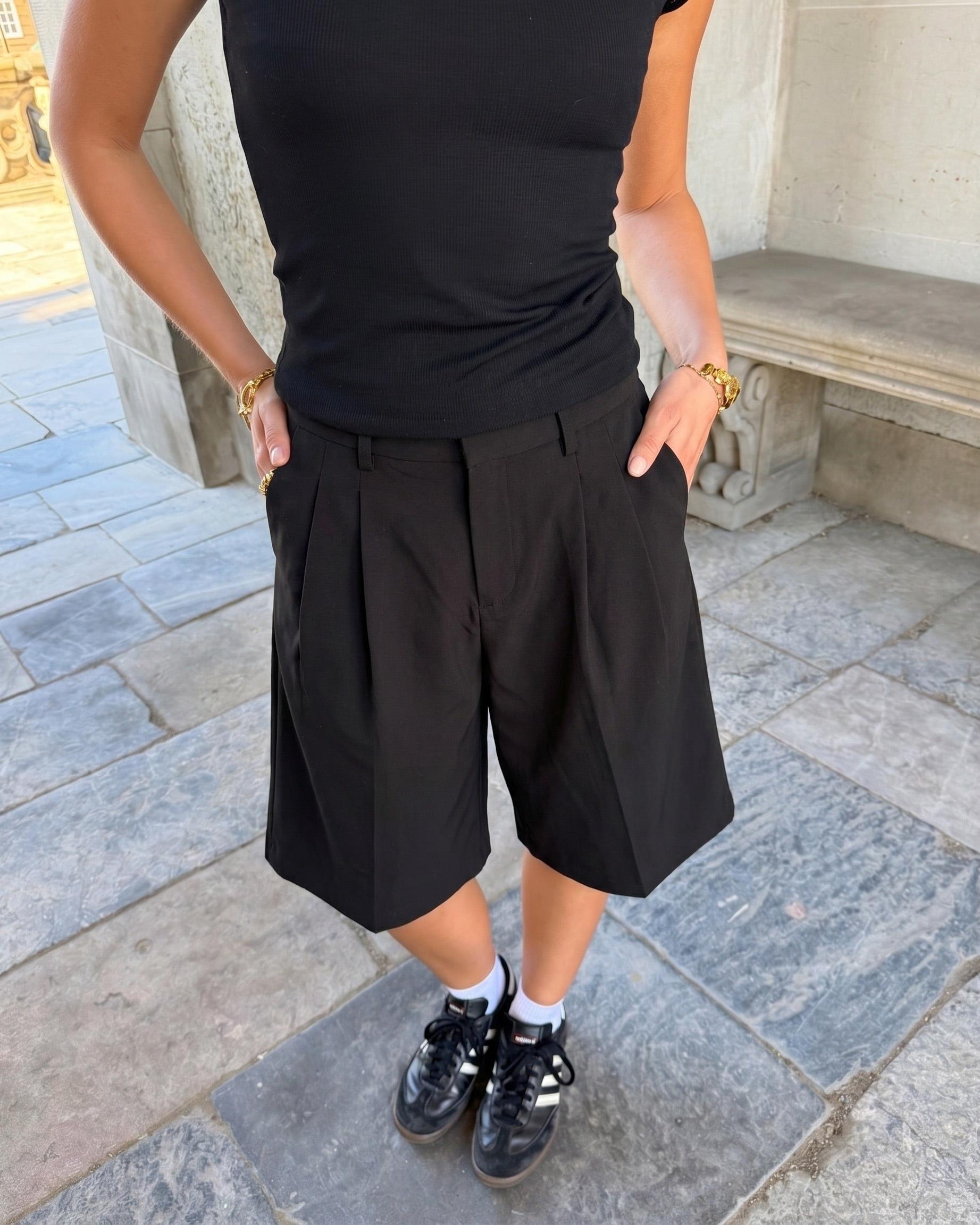 AIA SUIT JORTS - BLACK