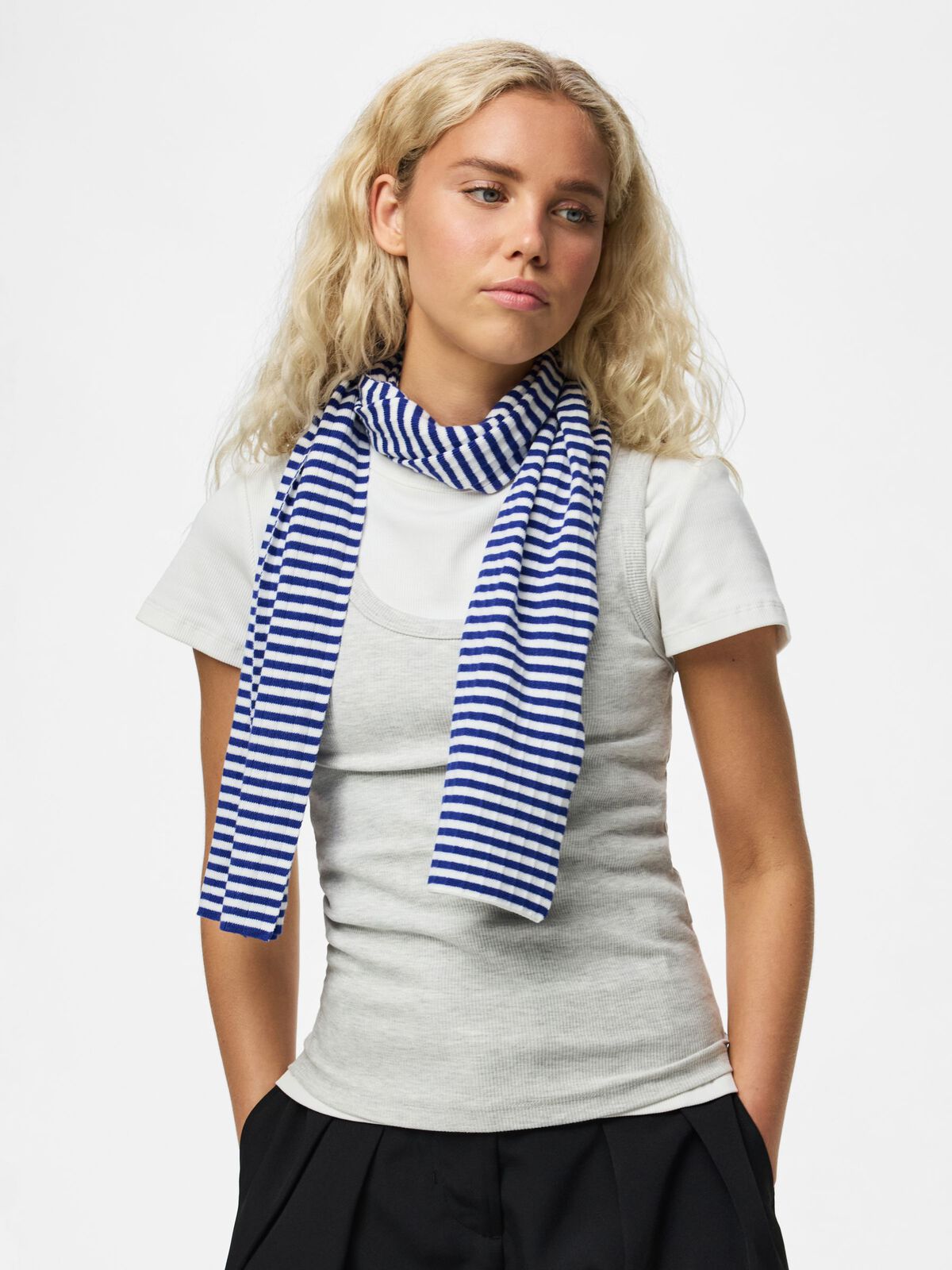 ALBERTE TØRKLÆDE - BLUING/WHITE - Dinvintageshop
