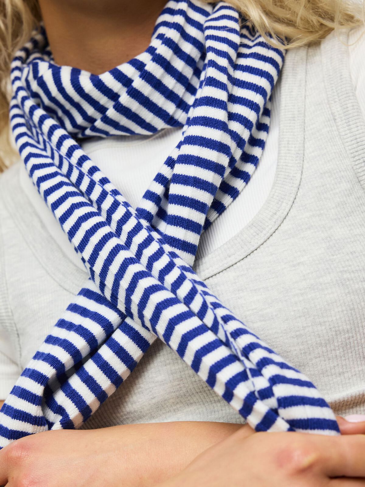 ALBERTE TØRKLÆDE - BLUING/WHITE - Dinvintageshop