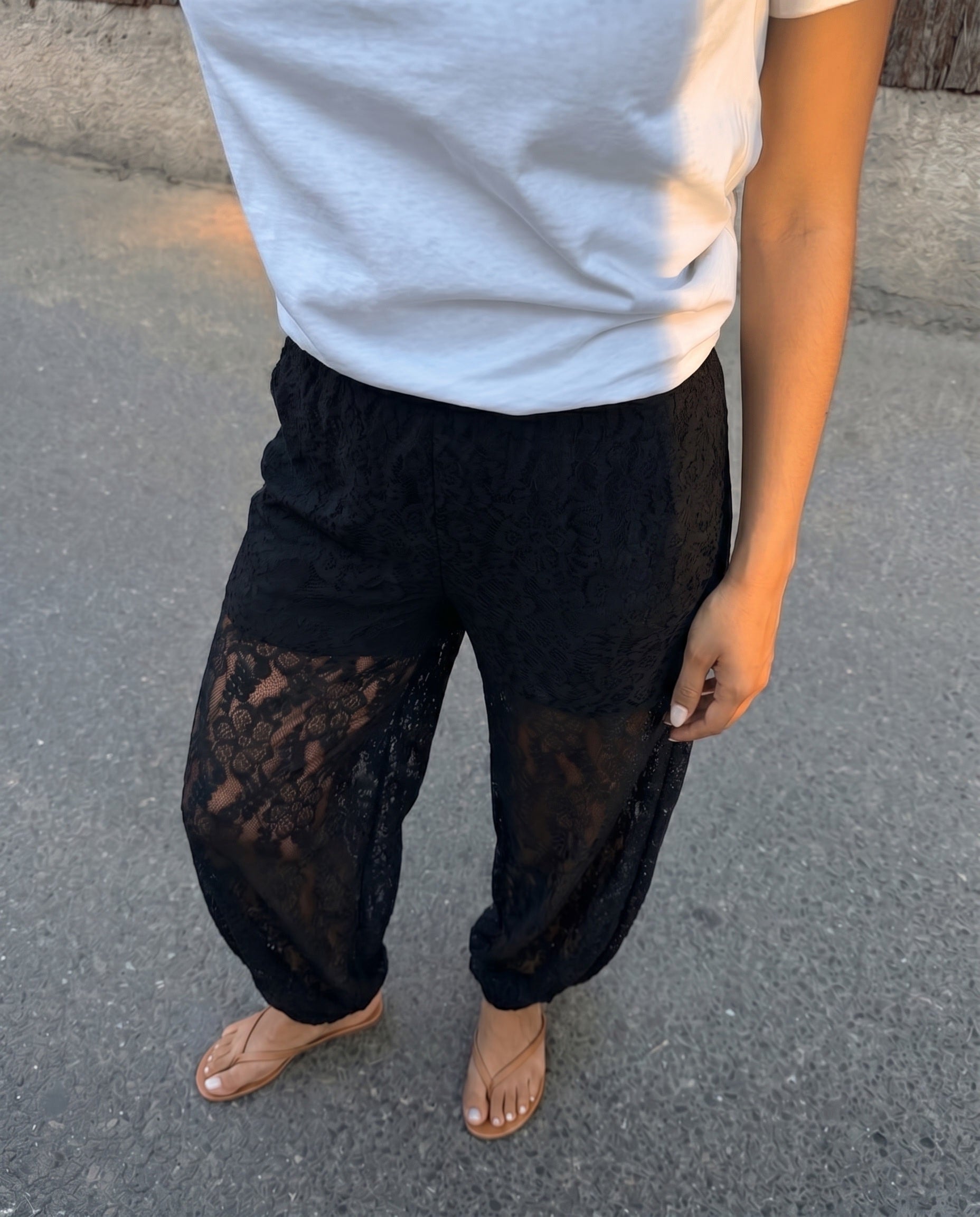 ALINE BALLOON LACE PANTS - Black - Dinvintageshop
