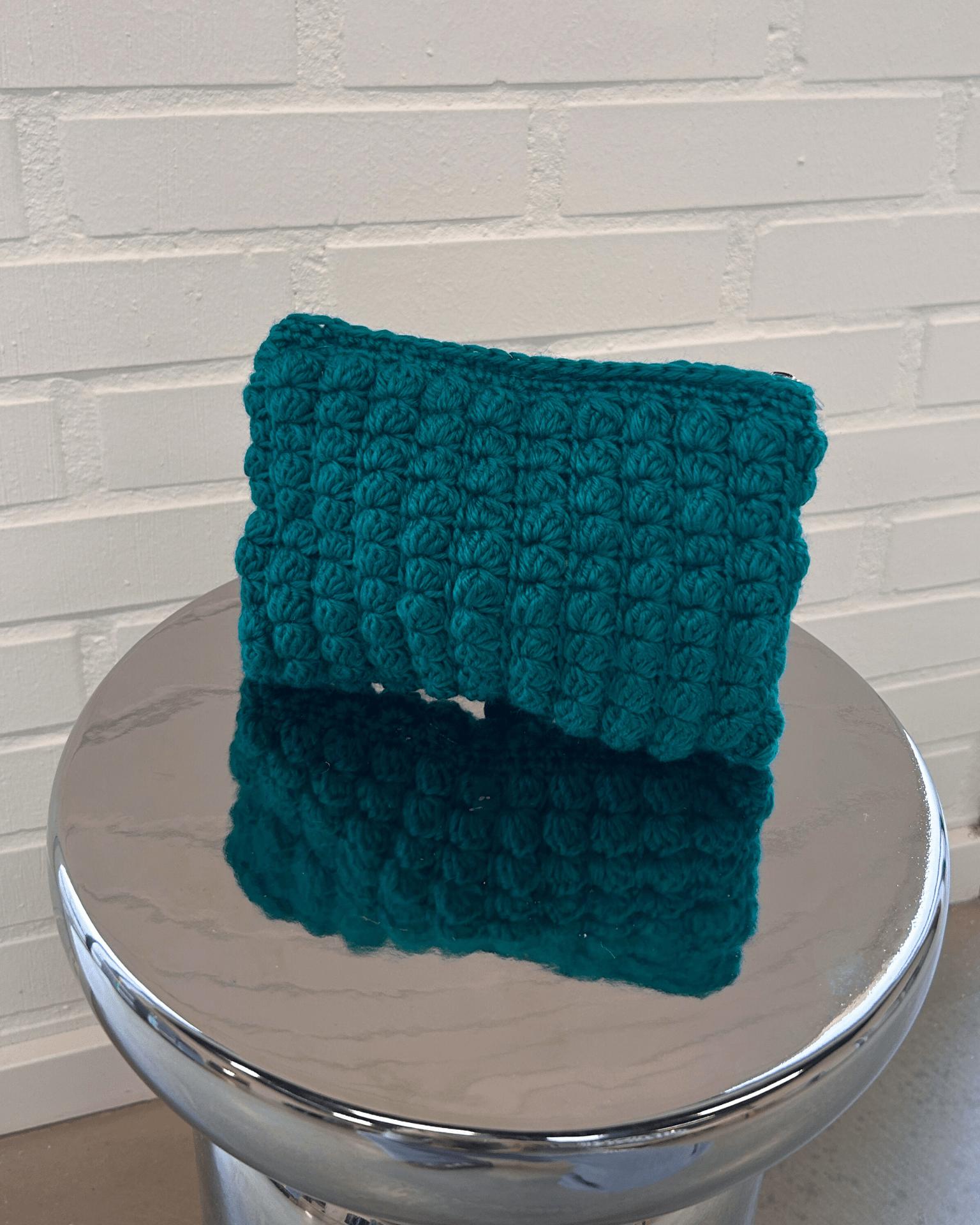 CROCHET CLUTCH - GREEN
