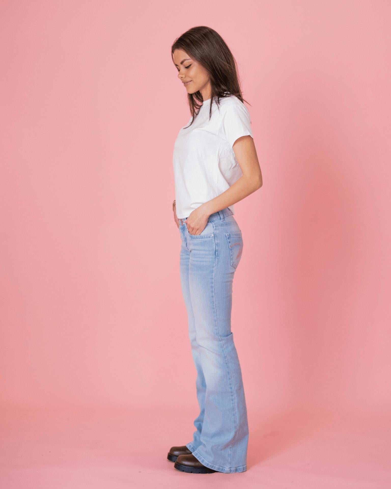 ERIKA LOW BOOTCUT JEANS - LIGHT BLUE