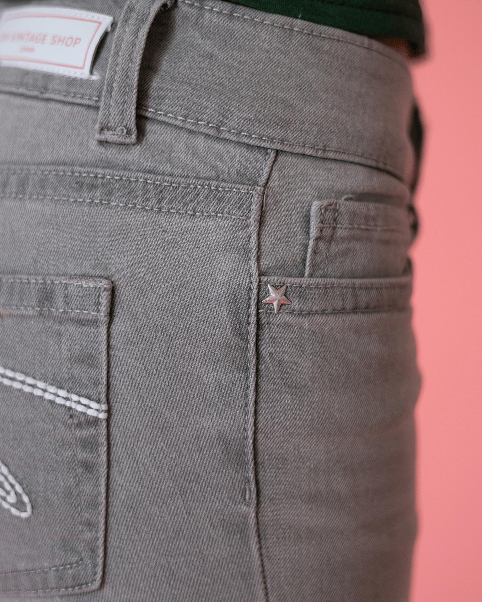 ERIKA LOW BOOTCUT JEANS - LIGHT GREY