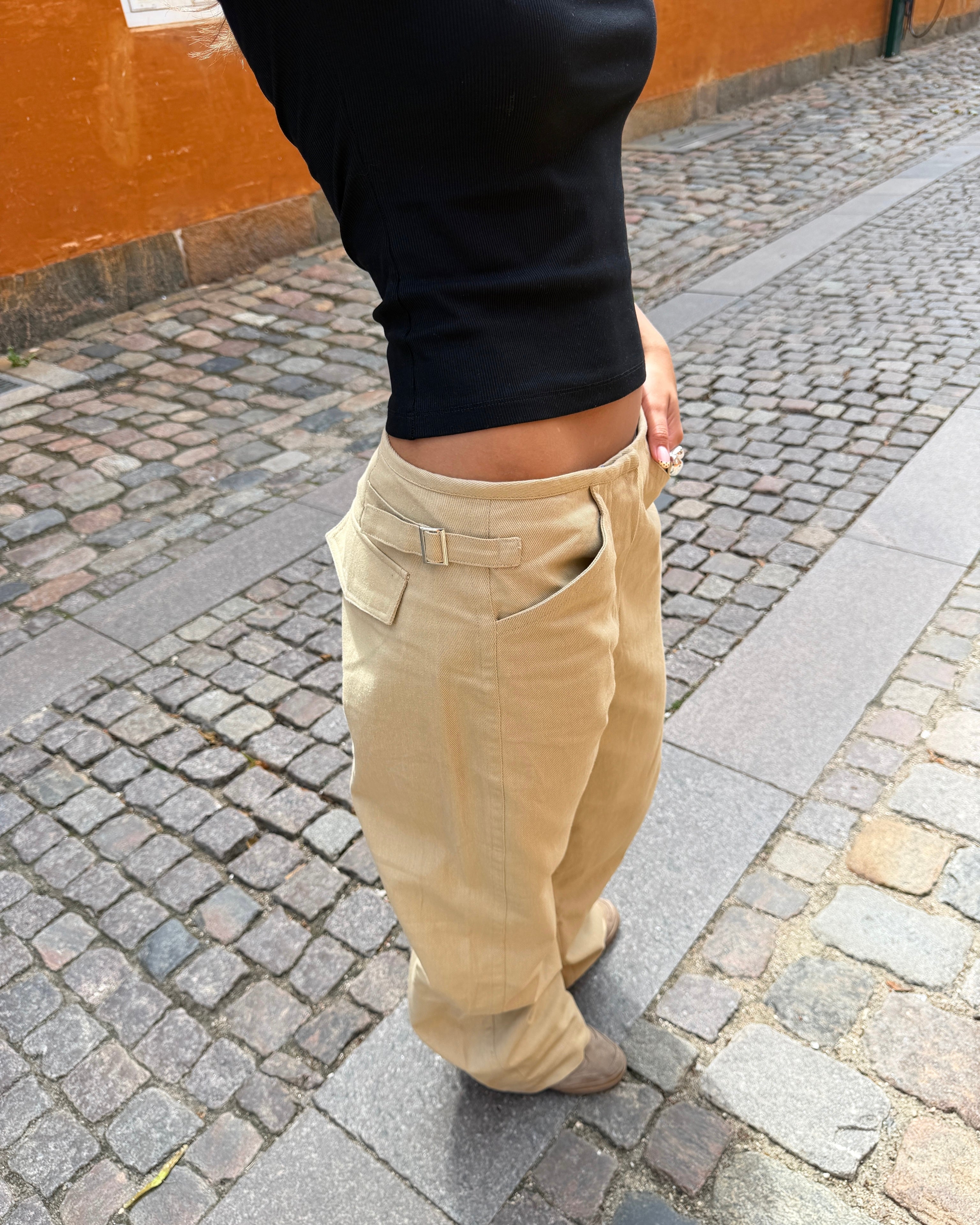 ESSI CARGO PANT - SAND