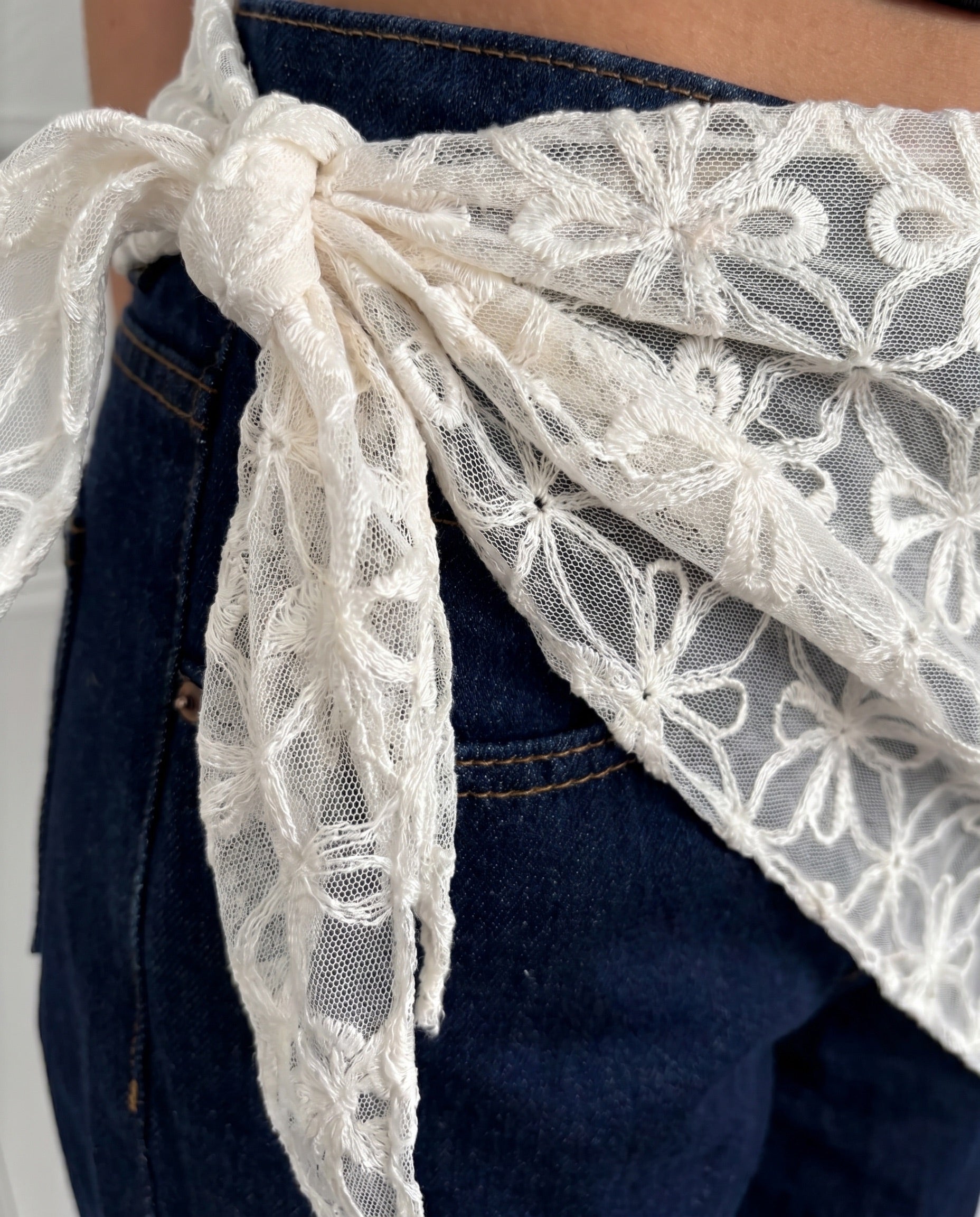 JAISA LACE HIP SCARF - BRIGHT WHITE - Dinvintageshop