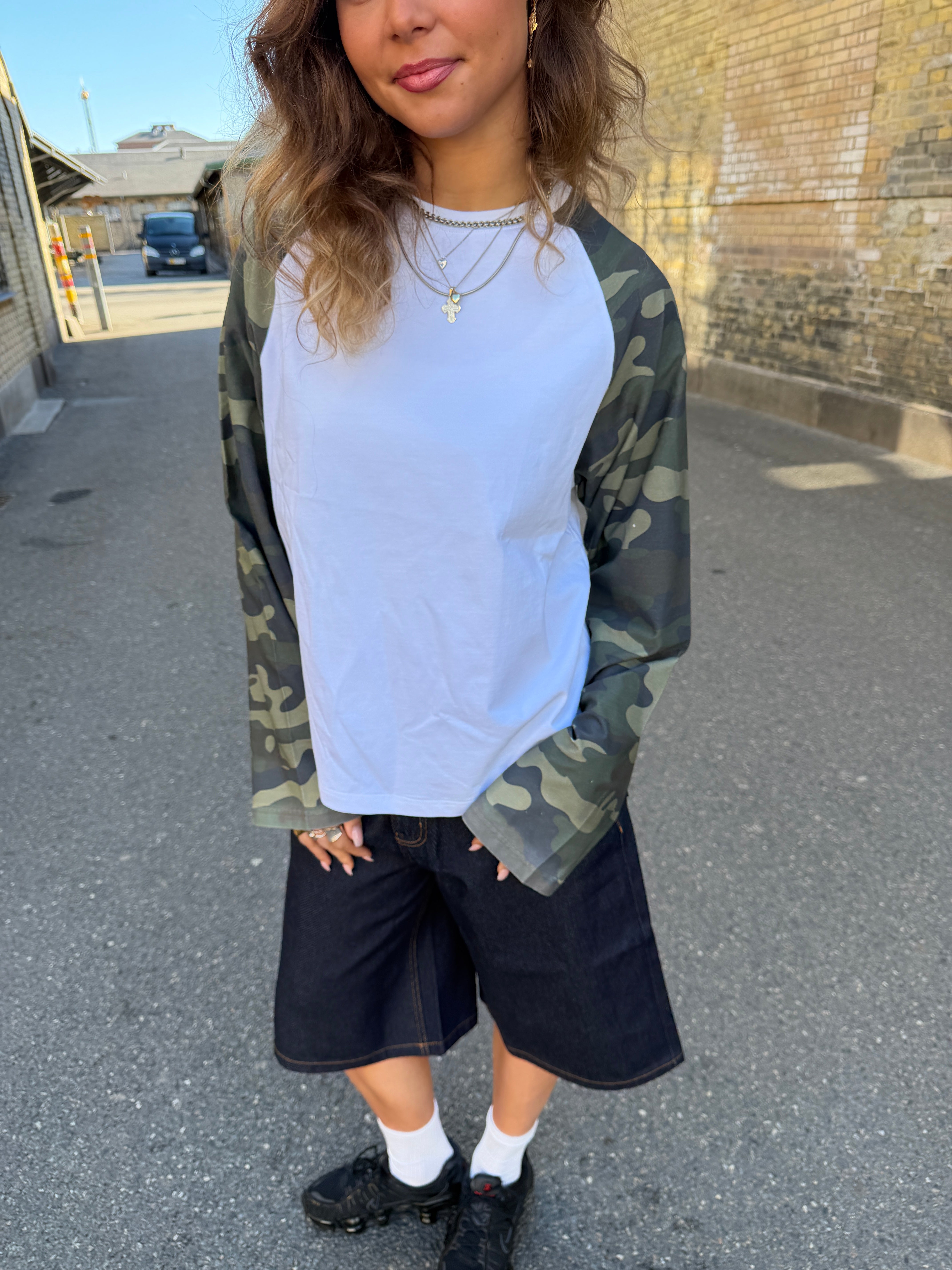 KLARA TEE - WHITE/GREEN ARMY - Dinvintageshop