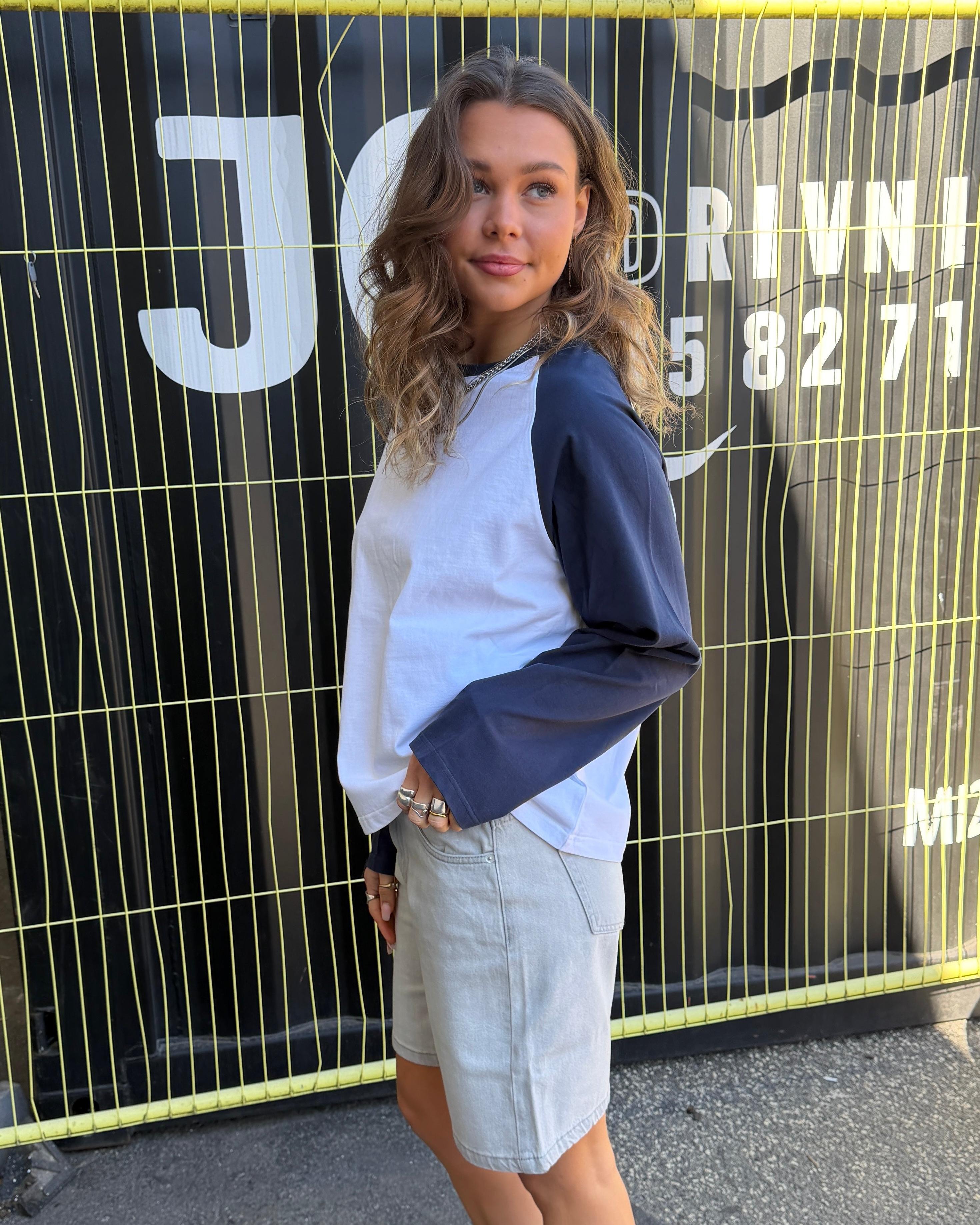 KLARA TEE - WHITE/NAVY