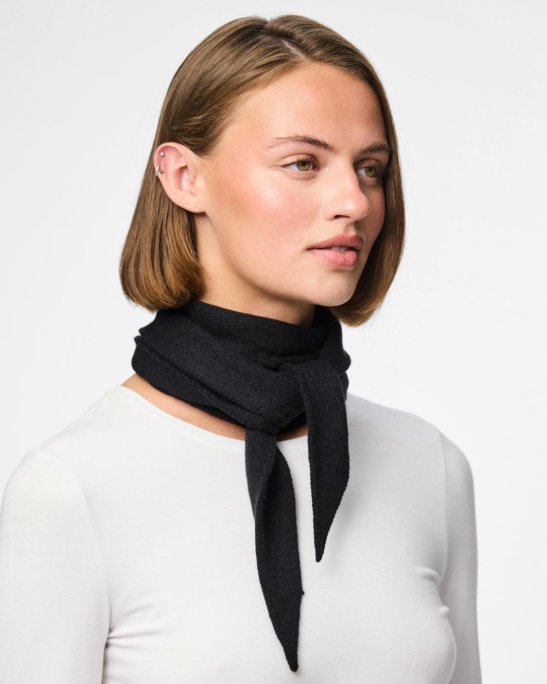 KOMMA TRAINGLE SCARF - BLACK - Dinvintageshop
