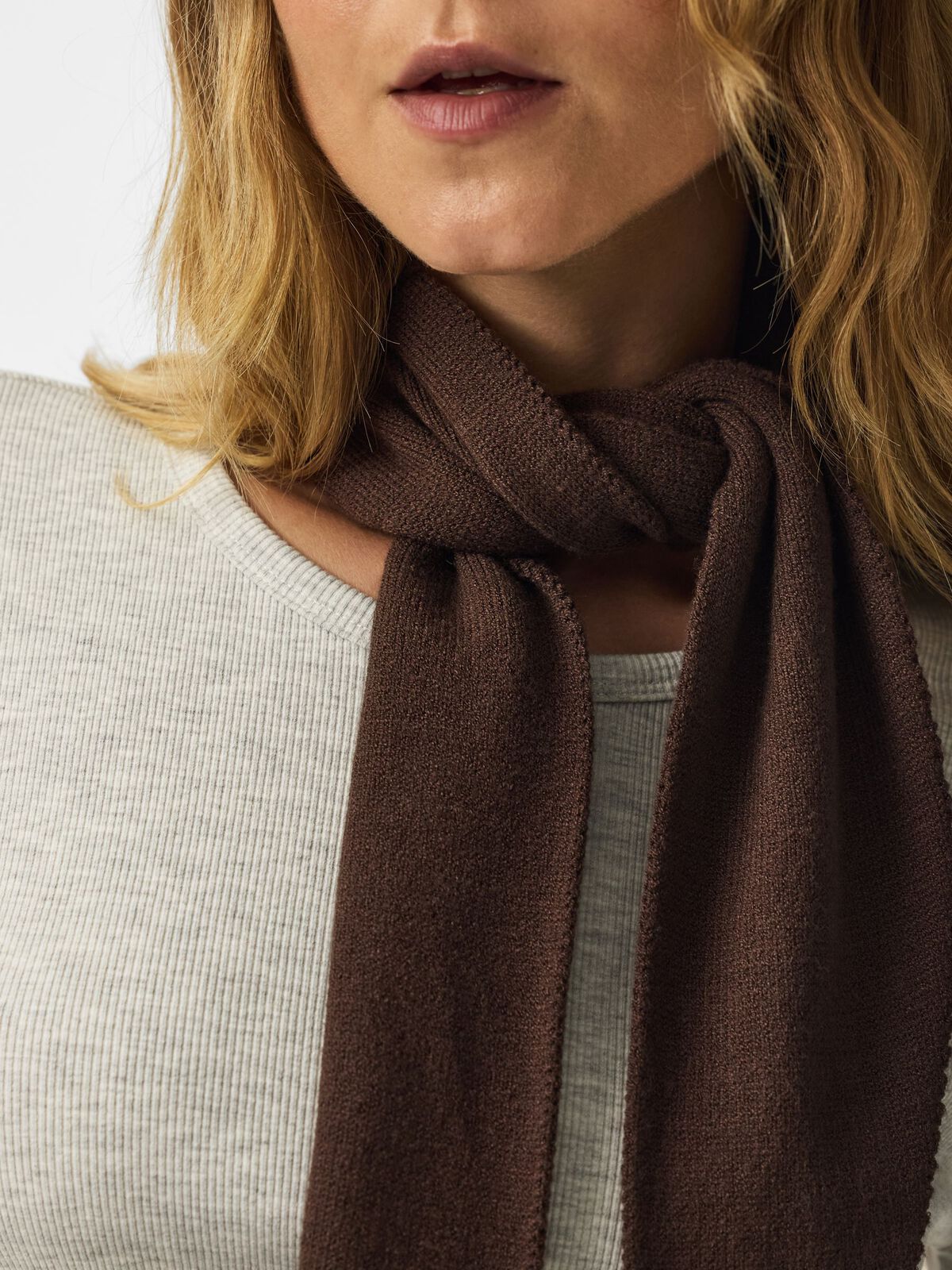 KOMMA TRIANGLE SCARF - HOT FUDGE - Dinvintageshop