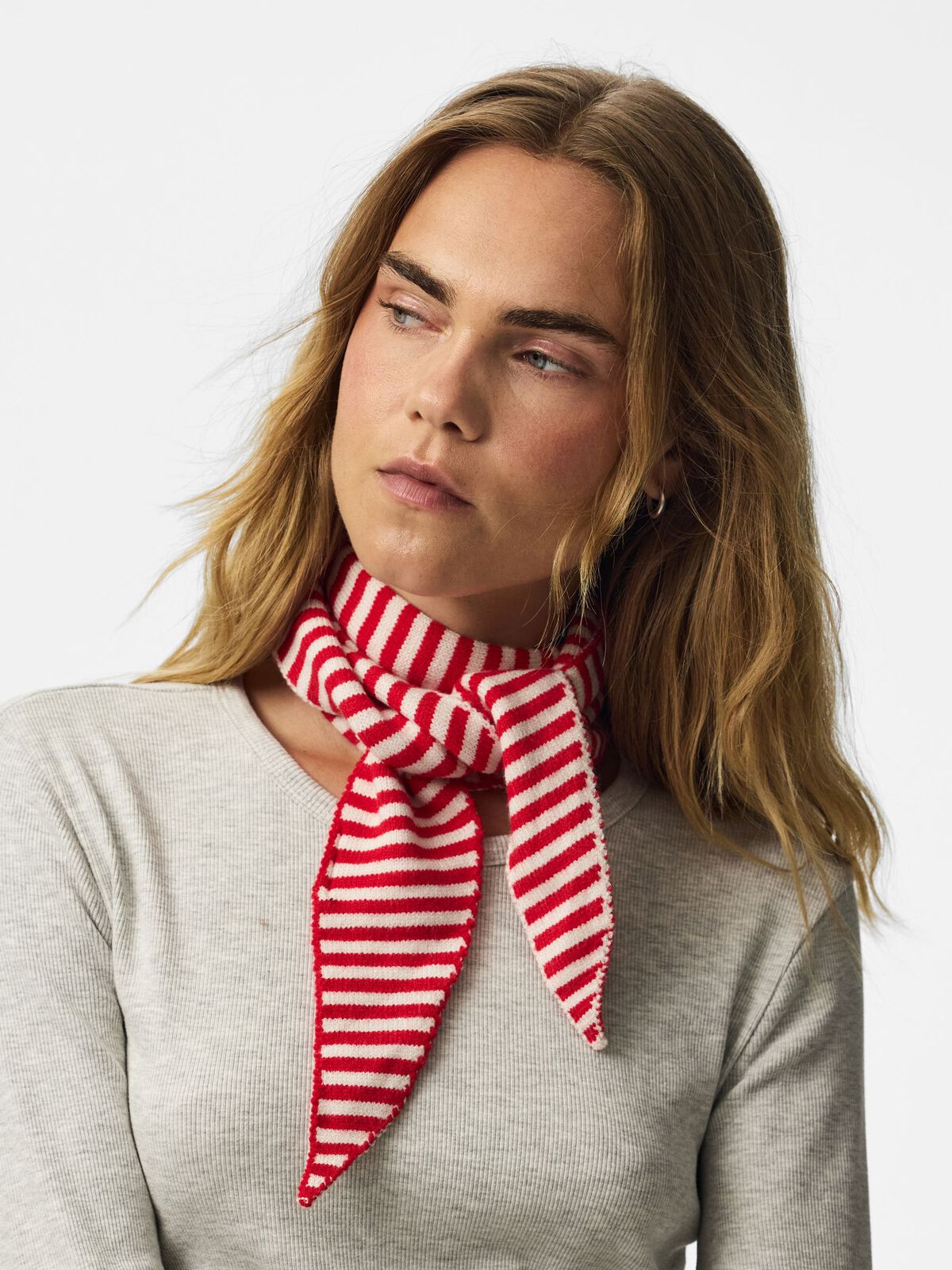 KOMMA TRIANGLE SCARF - RED / CLOUD DANCER - Dinvintageshop