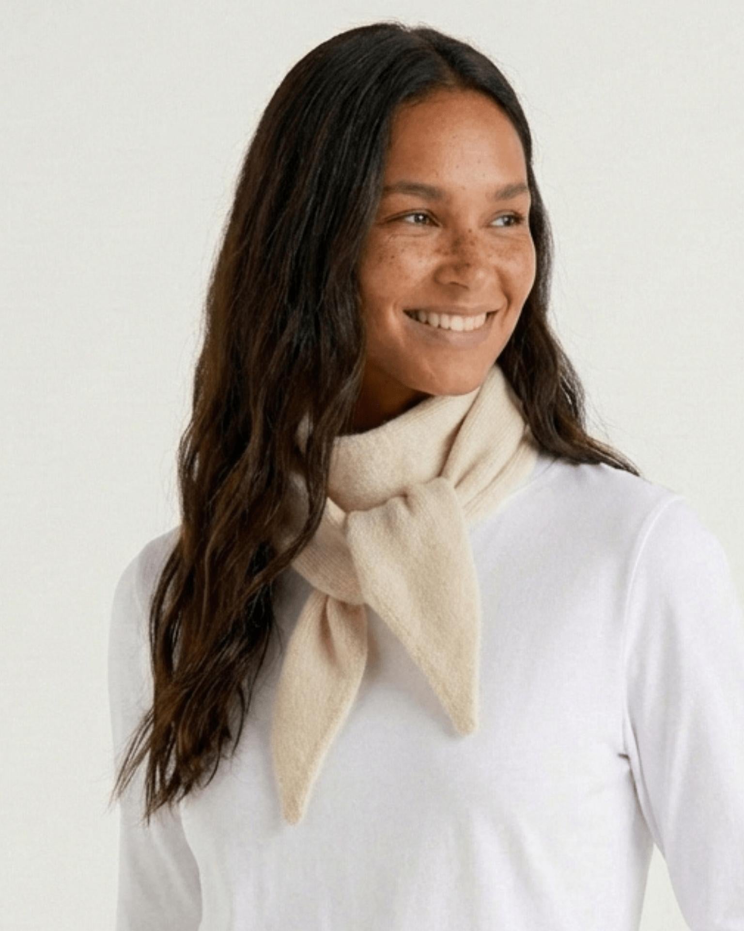 KOMMA TRIANGLE SCARF - WHITECAP GRAY
