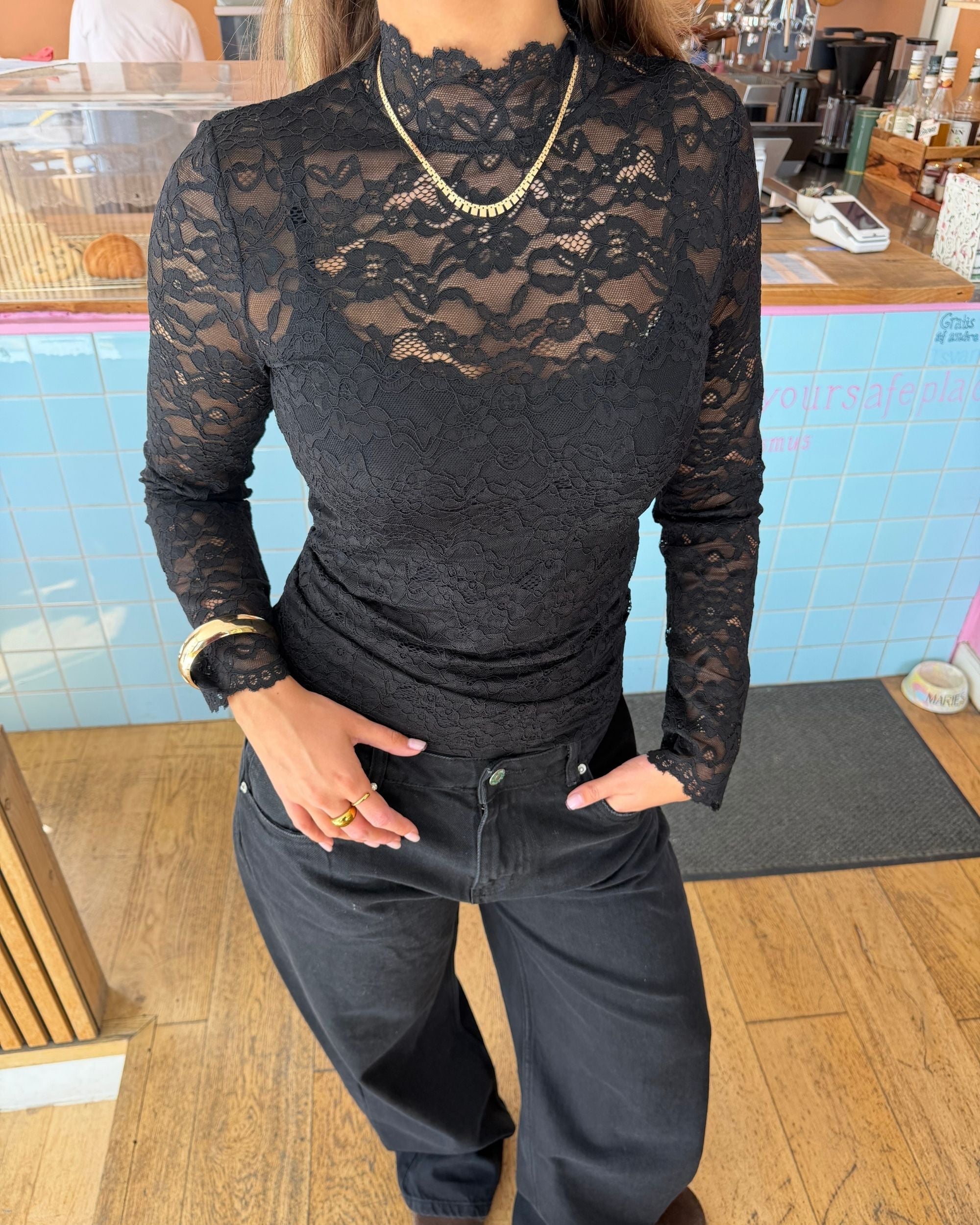 LEXI LACE TOP - BLACK