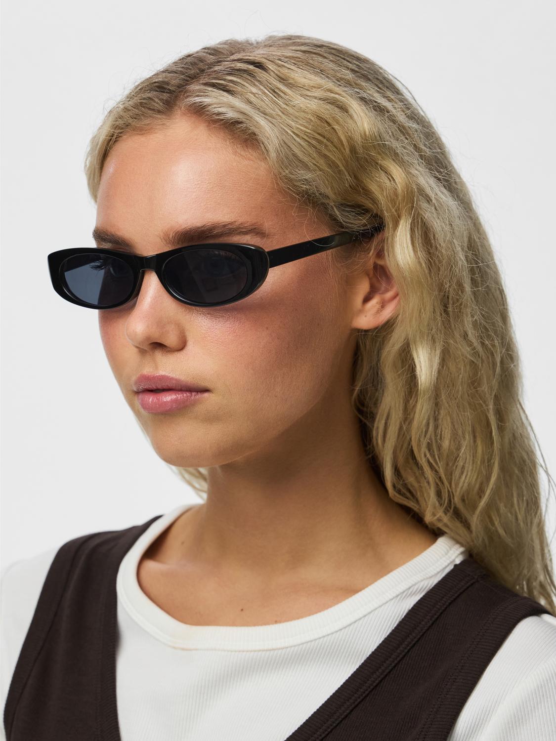 MILANIA SOLBRILLER - BLACK - Dinvintageshop