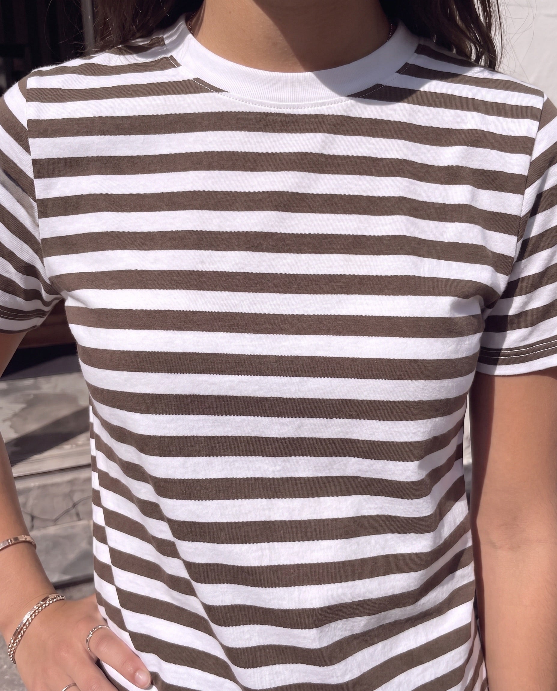 RIA STRIPE TEE - HOT FUDGE - Dinvintageshop