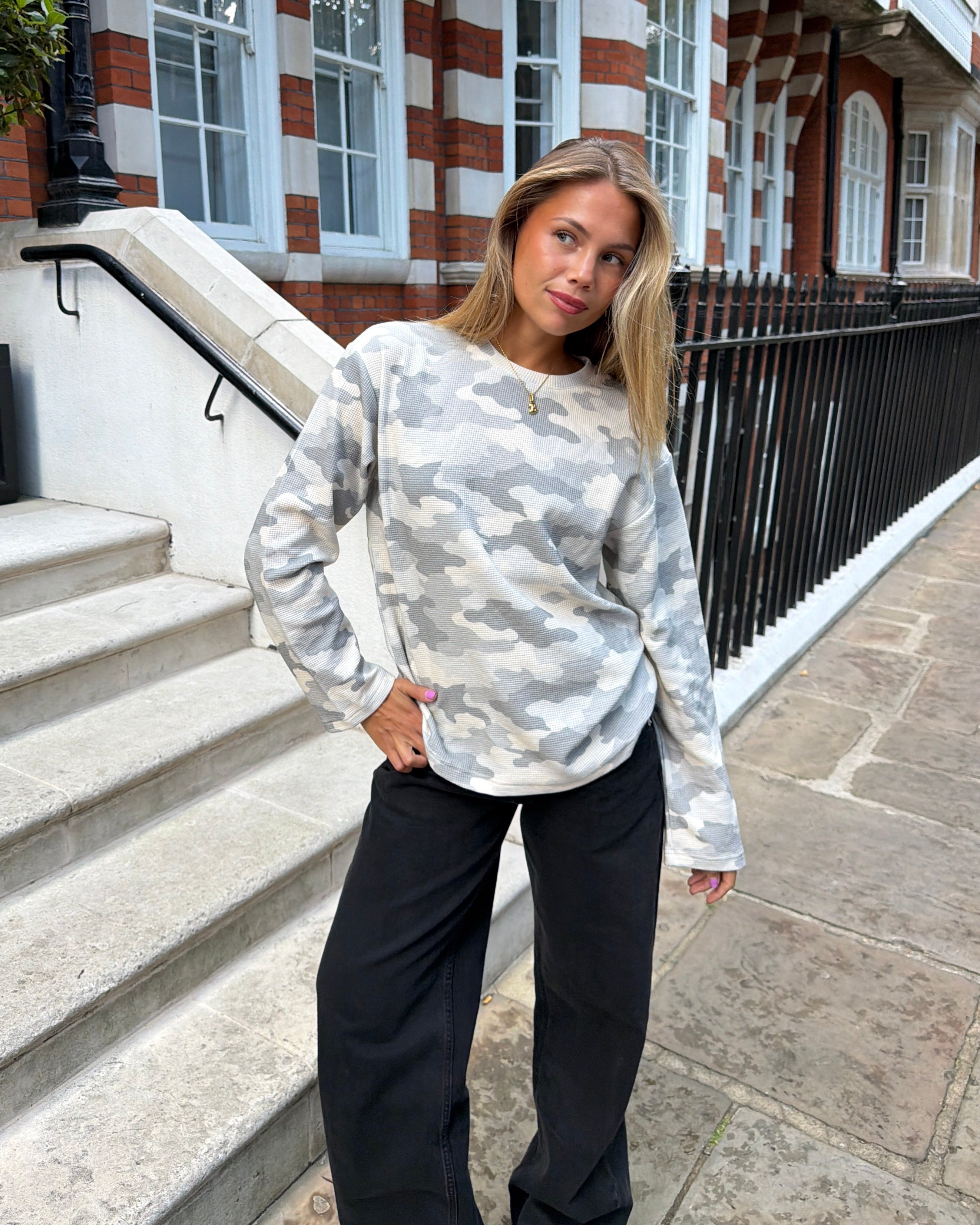 RONJA TEE - GREY CAMO - Dinvintageshop