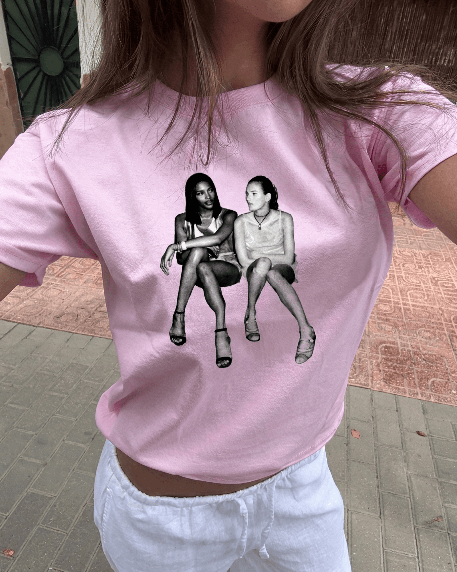 SUPERMODELS BABY TEE - LYSERØD - Dinvintageshop