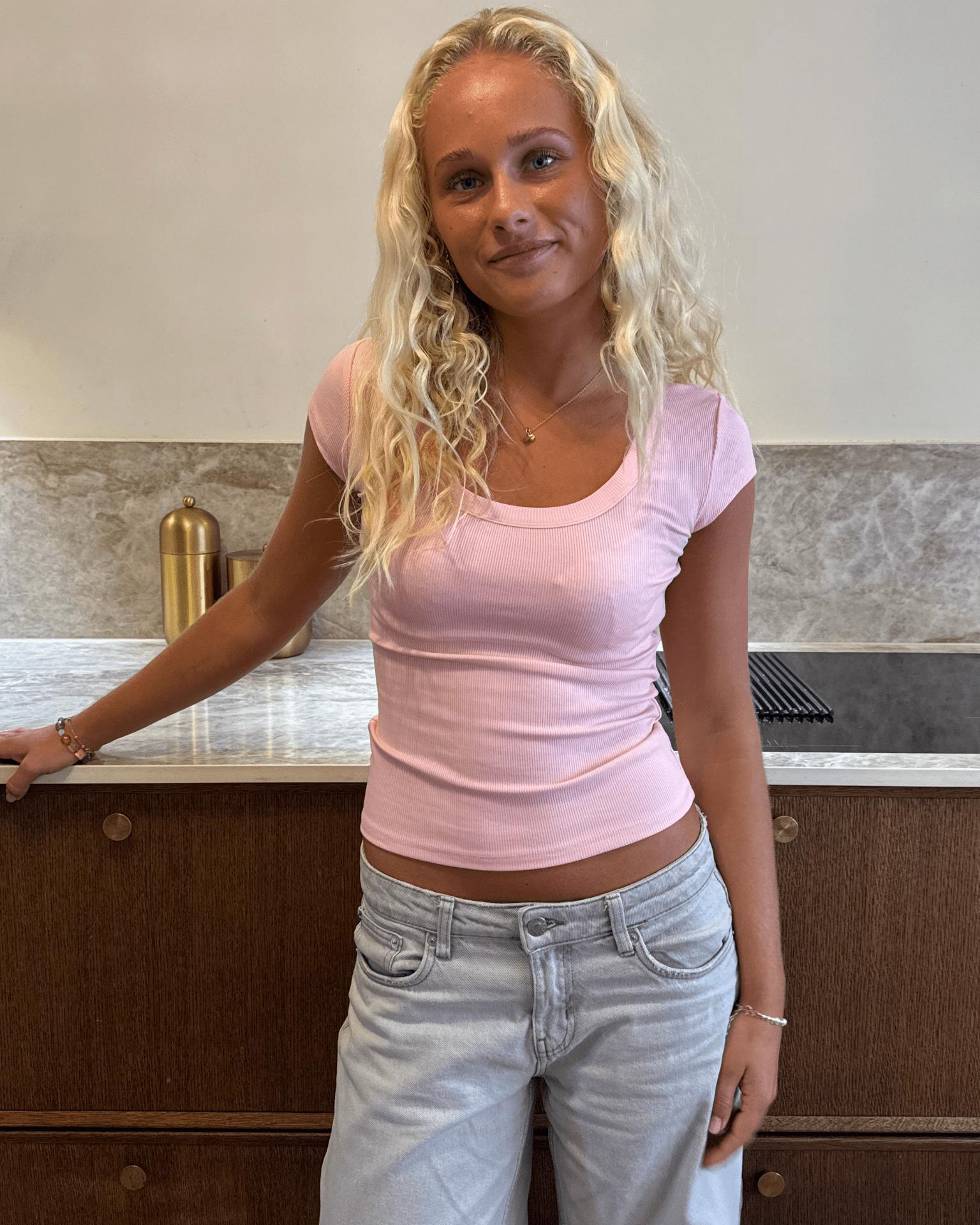 THEA KORTÆRMET T-SHIRT - LT PINK
